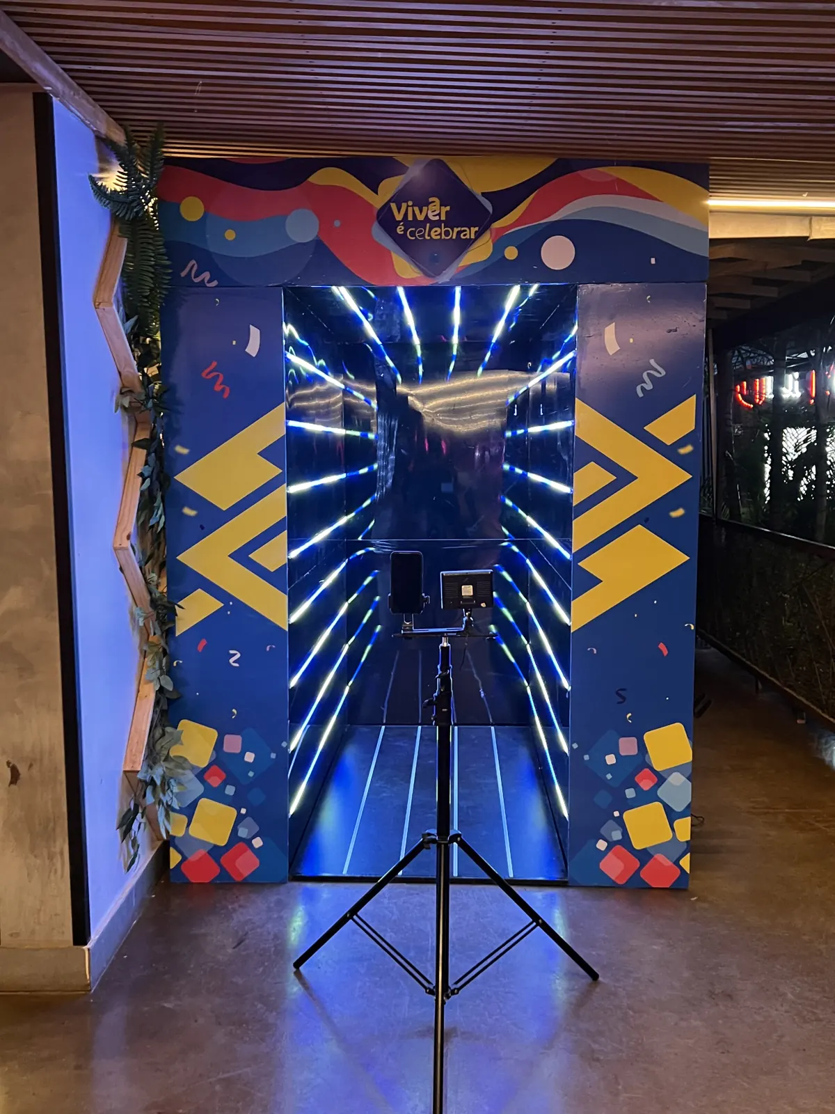 Túnel Infinity com a identidade do Banco do Brasil