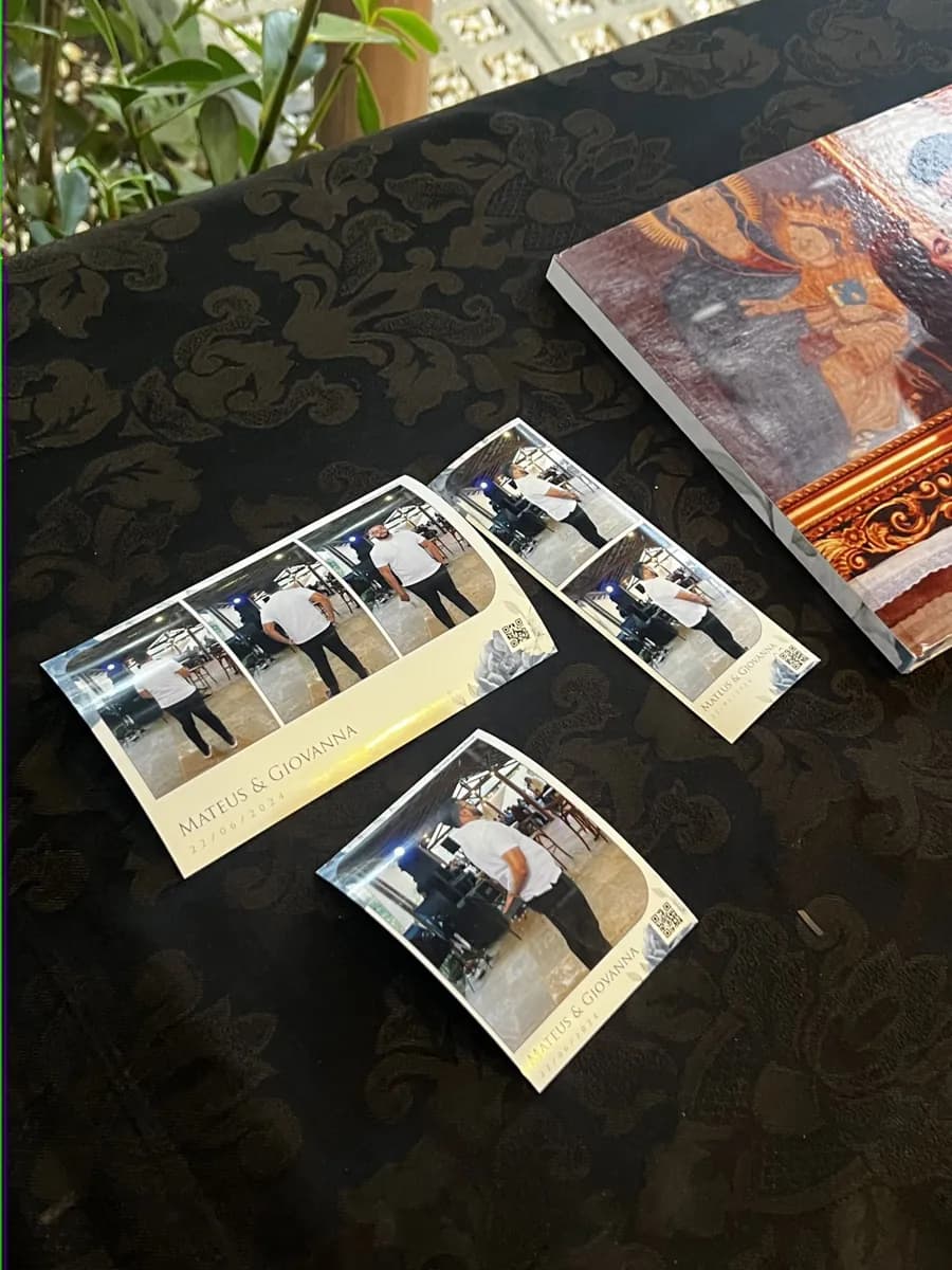 Tirinhas e fotos impressas na hora em casamento