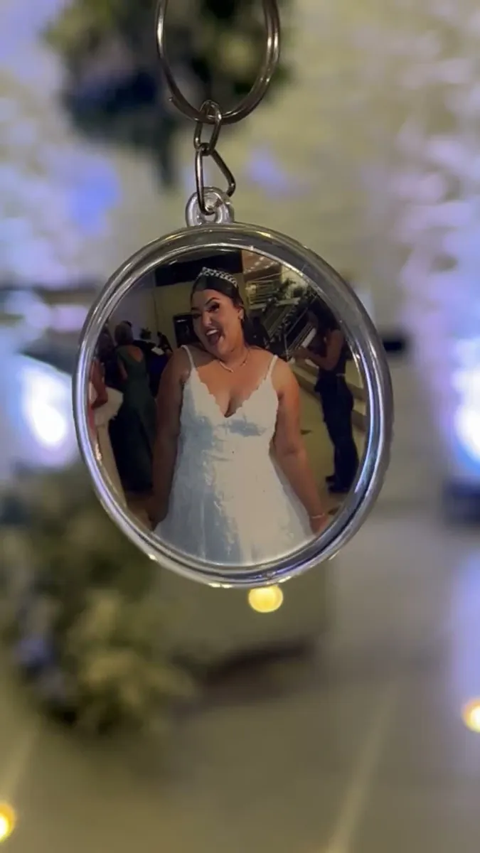 Chaveiro personalizado com a foto da convidada